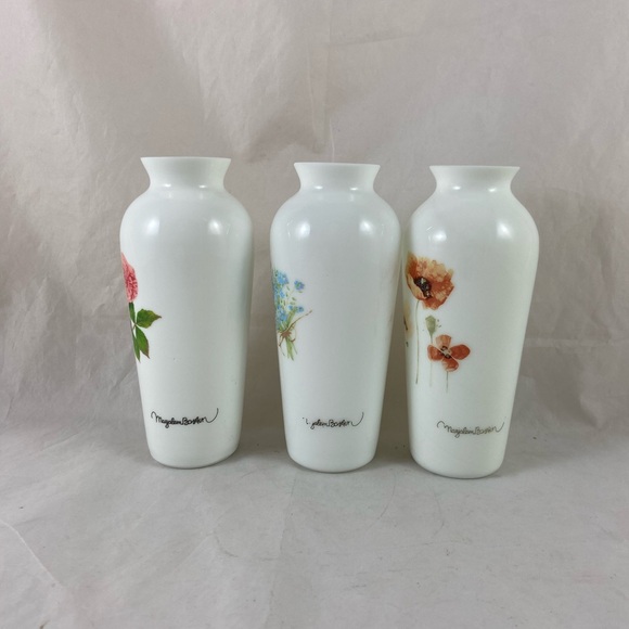 MARJOLEIN BASTIN set of 3 Nature’s Sketchbook Signed Bud Vases Milk Glass 6”Tall - Picture 3 of 14